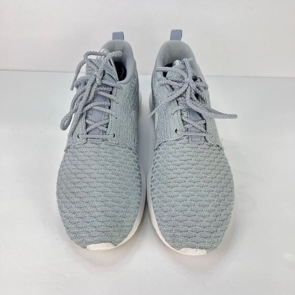EUC Nike Roshe NM Flyknit Wolf Grey 677243-012 Mens 8.5 Athletic Running Sneaker - Picture 2 of 8